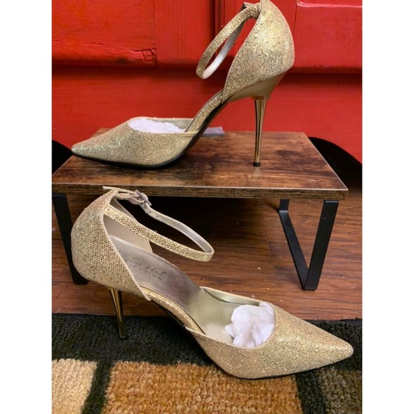 Highest Heel Collection NEW Gold Sparkle Spike Heel Sexy Classy Womens Size 7M - Picture 1 of 4